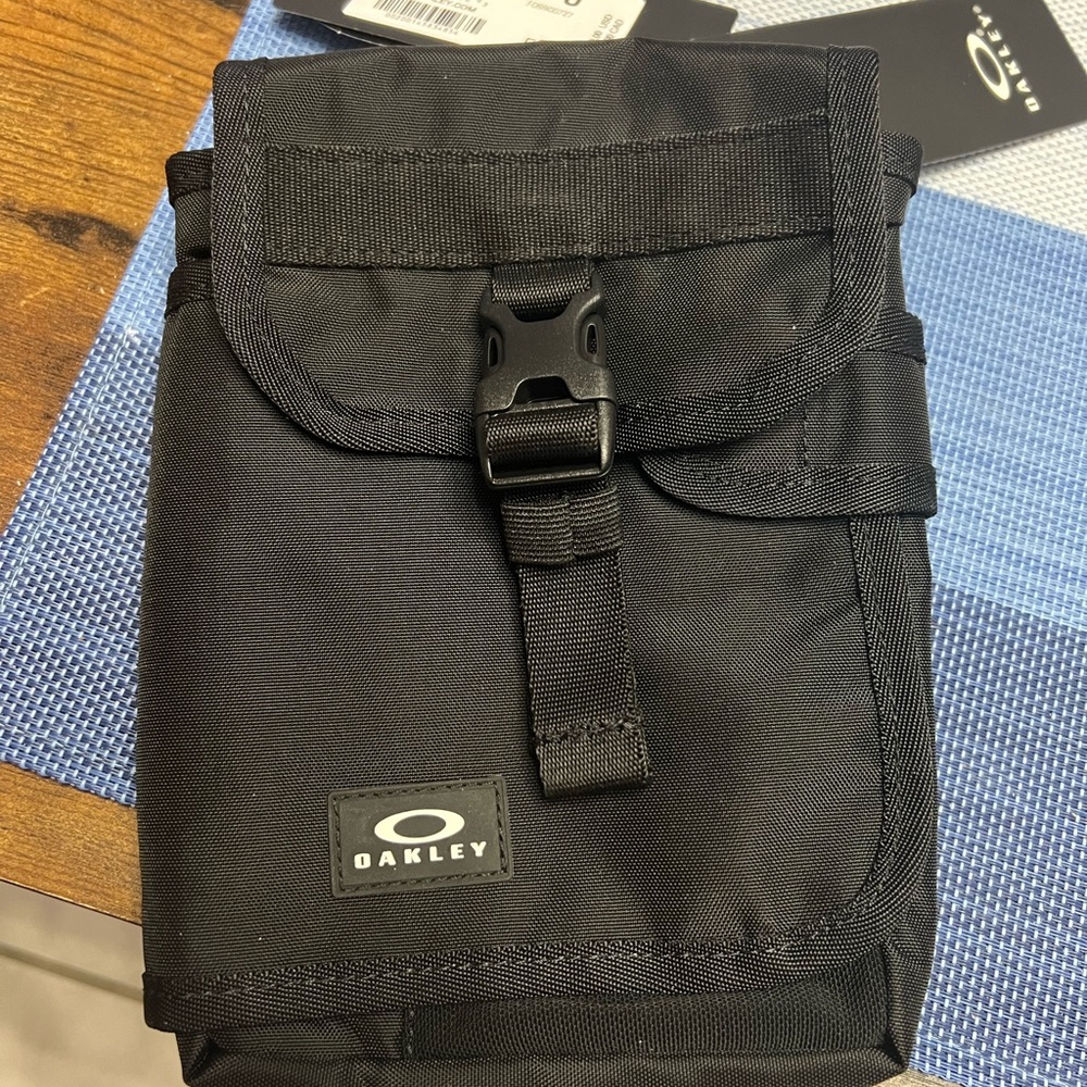 Oakley Clean Days mini shoulder bag